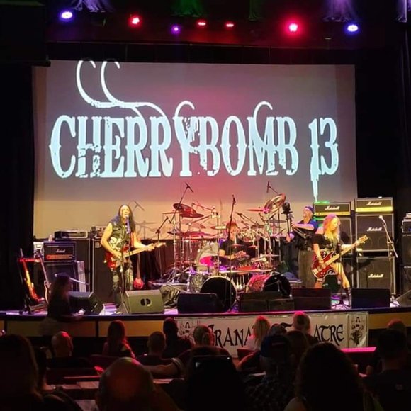 Meet your Posher, Kimberly Cherrybomb 13 - Picture 6 of 16